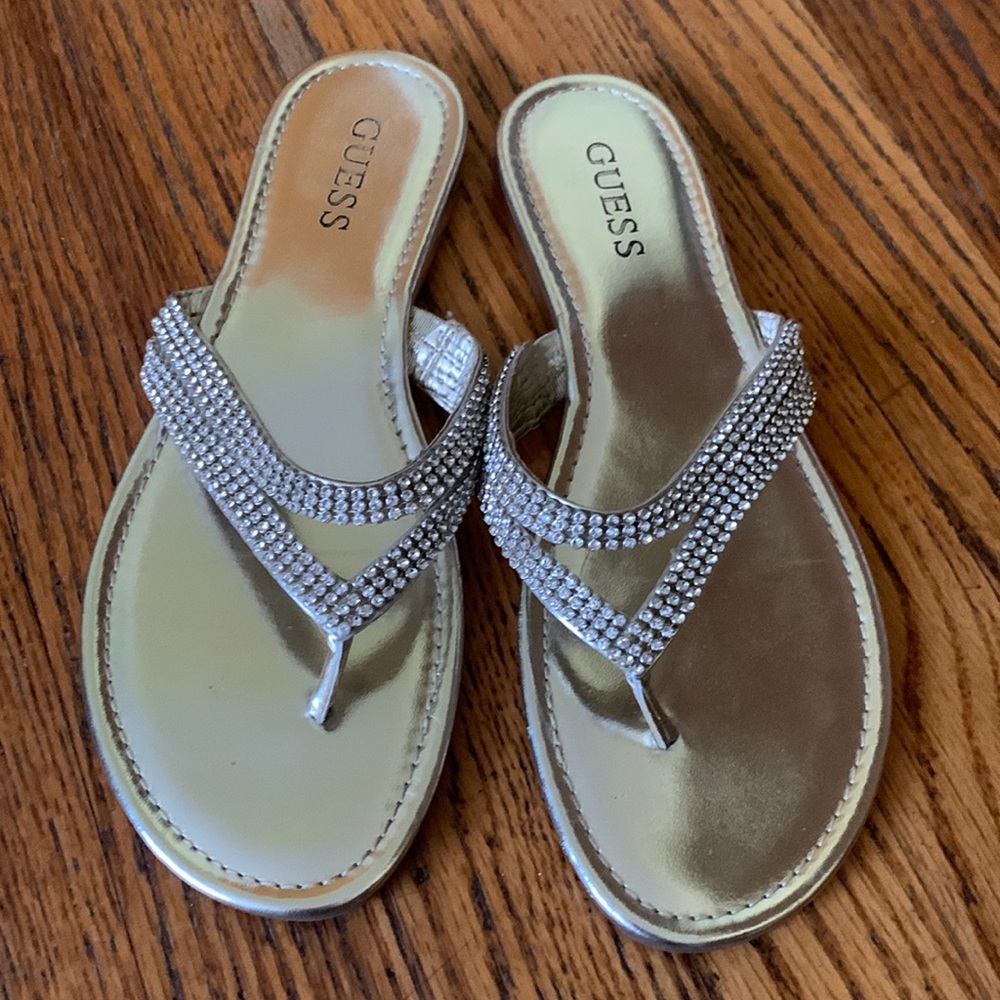 Guess flip flops gold size 7.5